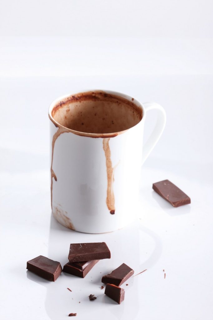 Red Wine Hot Chocolate. That's right... red wine + creamy decadent hot chocolate. The ultimate indulgent drink for the cold weather season | www.ezebreezy.com