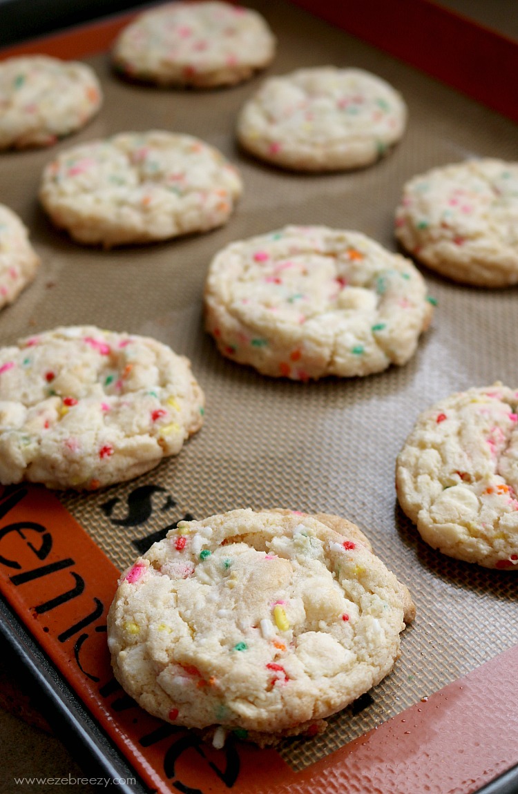 This simple sprinkle cookie recipe uses cake mix and is easy to make and Oh-so DELICIOUS | www.ezebreezy.com || cake mix cookie recipe 