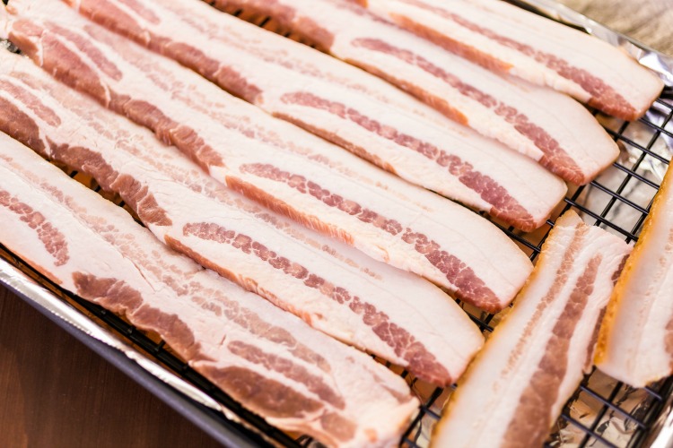 The BEST way to cook perfect bacon is in the oven. Crisp & golden brown - oven baked bacon is the way to go. Practically mess-free and ready in under 20 minutes | www.ezebreezy.com | #bacon #perfectbacon #recipe 