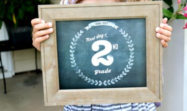 Capture your child's first day of school with these adorable FREE printable chalkboard signs from preschool through 8th grade!