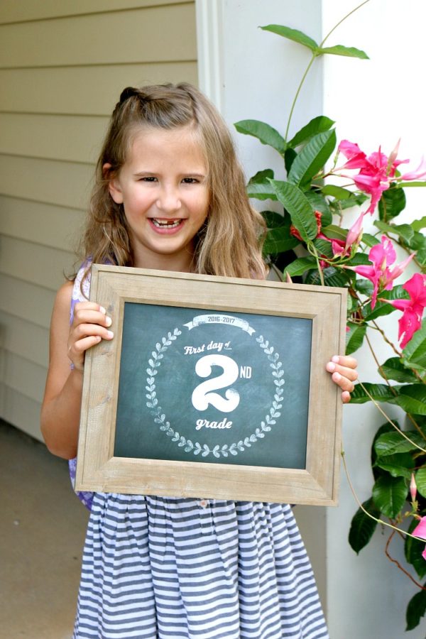 free-printable-back-to-school-sign-chalkboard