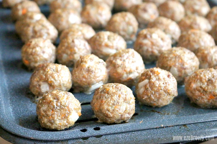 Quick, easy and delicious, this Baked Meatballs recipe is the BEST and definitely kid-approved! Juicy, tender and packed with flavor, these Bake Meatball are simple to make and soon to be a family favorite.