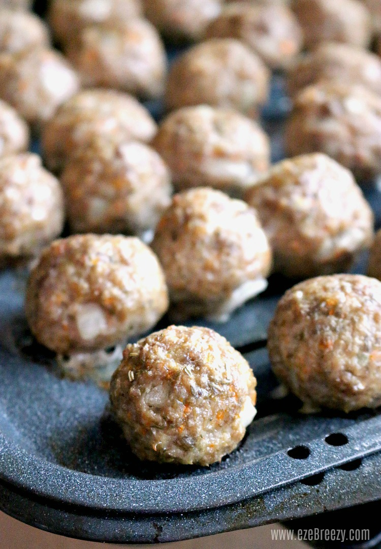 Quick, easy and delicious, this Baked Meatballs recipe is the BEST and definitely kid-approved! Juicy, tender and packed with flavor, these Bake Meatball are simple to make and soon to be a family favorite.