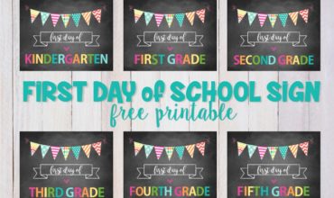 First day of school sign printable for you to download and print! A fun way to capture the memory of your child’s first day of school! | ezeBreezy.com